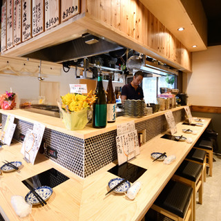 The U-shaped counter has a nostalgic feel and is perfect for a quick drink for one person.