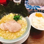 げんこつ - 醤油ラーメン 中盛り[750円+150円]、半ライス[150円]