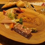 bistro Chic - 美山鹿などお肉のシャルキュトリー　自家栽培野菜、鮮魚などその日の素材をふんだんに使って