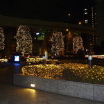 Kitakata Ramen Bannai Shinjuku Park Tower Ten - 2012.1.4夕　甲州街道沿い新宿パークタワーの前のイルミネーション