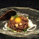 Kuimono Ya Wan Jeiaru Oji Ekimae Ten - 馬肉のごま塩ユッケ 590円 税別