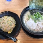 Nidaime Men no Bo Hareruya - とんこつラーメン＋半チャーハン