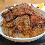 Buta Kichi - 厚切り豚丼 (バラ肉多め) 800円(税込)