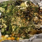 Konjo Yaki Ekiminami Ten - とん平焼きにチーズをインしてもらいました。