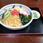 Uehara Ya - 冷やしたぬきそば　700円　具沢山で蕎麦の量もとても多いです！