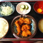 Ishoku Kobo Ruriruri Tei - じまんのからあげ定食(600円)