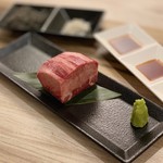 焼肉 粋 - 利益度外視 究極の生黒タンブロック