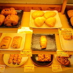 Yakitate Bakery Shishimaru Shinagawa Honten - 陳列棚