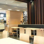 McDonald's Nigosen Suma Ten - 広々した、おしゃれ～な店内。