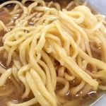 家系ラーメン 沼津家 - 麺は酒井の中太麺。