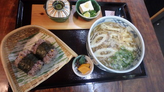 h Iya Soba Momiji Tei - 十五穀米のおにぎりと一緒にいかが？