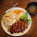 居食や 一本道 - とんかつチャーハン