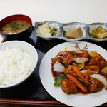 Fuji - 日替定食A「酢豚」700円(税込)。