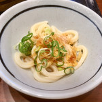 Marugame Seimen Chita Ten - 薬味と卓上のかけ醤油で