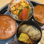 本場インド料理 BINA - キーマカレーとチキンのカレー