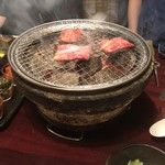 炭火焼肉ホルモン酒場 仙次郎 - 焼けば立ち上る香り