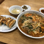 Gyoza no Manshu Esaka Kojo Chokubai Ten - 旨辛菜麺と餃子のセット