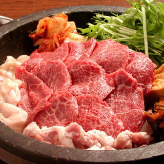 黒毛和牛カルビ肉増量！！韓国風すき焼き。2480円（税込）