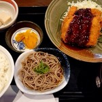 なごみ - 豚ロースネギ巻き串カツ定食(680円)