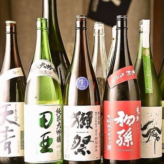 We have a wide selection of carefully selected local sake from all over the country.