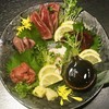 Jidori Washoku Private rooms Izakaya Torishin Esakahonten - 総州古白鶏のムネ肉、砂肝、レバー、和牛のザブトン、それに馬刺し