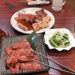 炭火焼肉 一頭牛 - 