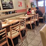 bistro K Nakameguro - 店内のテーブル席の風景です