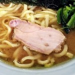 家系ラーメン 沼津家 - モモのチャーシューはスモーク。