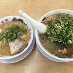 来来亭 - 今回いただいたものです　左:こってりラーメン　右:ラーメン大盛り