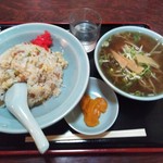 味城飯店 - チャーハン　モヤシラーメン（小）セット　950円（税込）