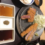 Gyukatsu Kyoto Katsugyu Kobe Sankyo Sentapuraza Ten - リブロースとヒレの相盛り