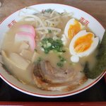 Paper Moon - 豚骨ラーメン　700円　２０１２年２月現在