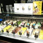 円山ジェラート - 店頭のショーケース