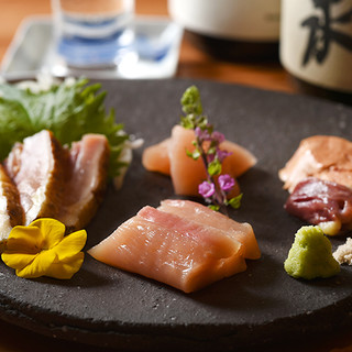 愛情ともいえる鶏への細やかな配慮。工程の一つひとつに光る美学