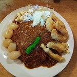 Curry Ya Mantendo - スパイシーキーマカレー（￥５００税込み以下同）、ライス２５０㌘（￥２５０）、フィッシュフライ（￥２９０）、らっきょう（￥９０）で、合計が￥１１３０