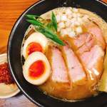 Ikareta Noodle Fish Tons - 特製魚介豚骨ラーメン(1000円)