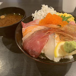 Yutaro Zushi - 大漁海鮮丼。