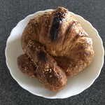 THE CITY BAKERY Shinagawa - プレッツェルクロワッサン…焦がしてしまった