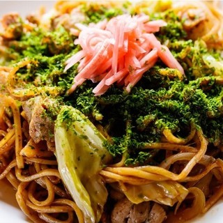 The popular Yakisoba (stir-fried noodles) comes in thick and thin noodles.