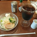 クラウン - セットのサラダとドリンクです