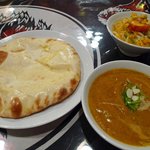 BHANCHA GHAR - チキンカレーとチーズナン