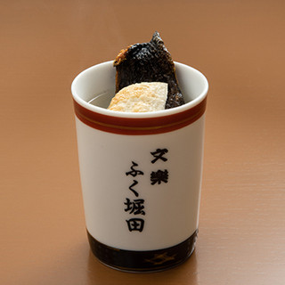 Enjoy fugu to its fullest with the popular oversized fin sake and Shirako sake