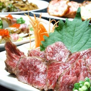 風味十足的“特級霜降牛裙肉炙烤”也值得推薦!