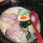 Yokohama Ramen Ippin Ya - 豚骨ラーメン(塩)　690円