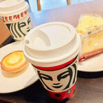 Starbucks Coffee Yumetaun Yukuhashi Ten - 久々来たら、店舗入り口のテーブル席が２つ無くなって(*_*)広くて良かったんだけどな。