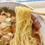 Hinomaru Shokudo - とり肉入りラーメン　麺アップ