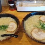 Ramen Shinka - ラーメン普通と大盛り