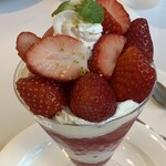 Takano Fruit Parlour Shinjuku Hon Ten - 