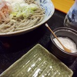 Soba Dokoro Taki - お出汁をかけていただく前に岩塩をちょんちょんしてお蕎麦本来の味を楽しんでください