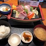 Shabushabu to Seafood Robata Kaba Unnan Ten - 刺身定食